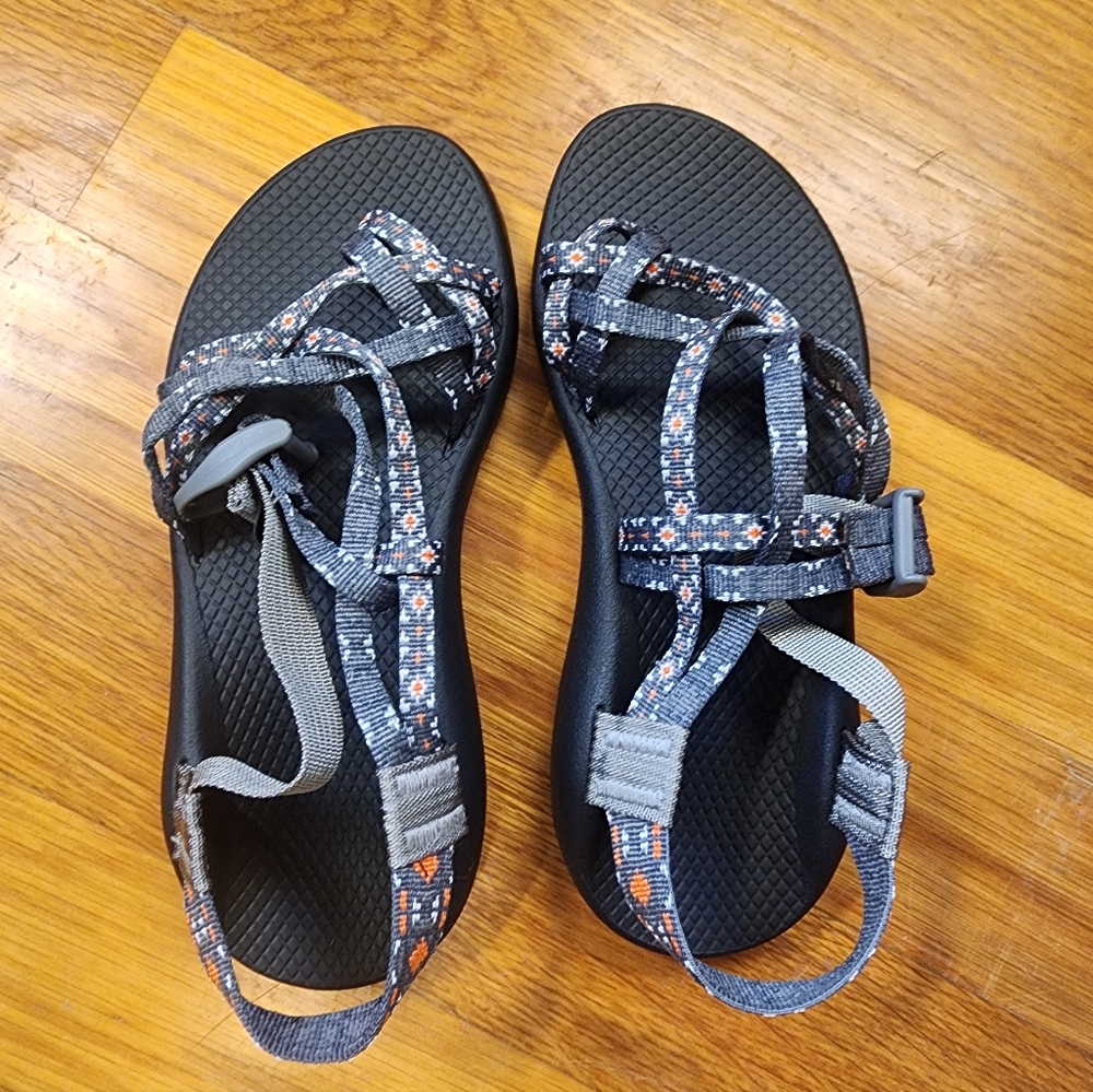 Chaco ZX2 Classic Sandals Size 8 in Gray and Yellow Geometric Pattern. UNWORN